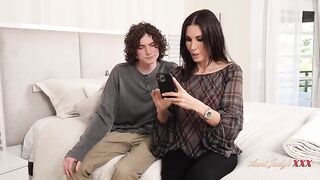 Aunt Judy's - Shay Sights Enlists the Help of Her Stepson with Some Smartphone Issues